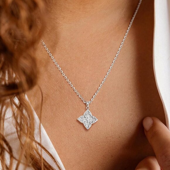 Gold Clover Necklace Women Dainty 14K Gold  White Gold Pendant Adjustable Chain - Picture 2 of 5